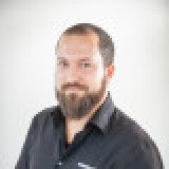 Jonathan Zinelli, réceptionniste